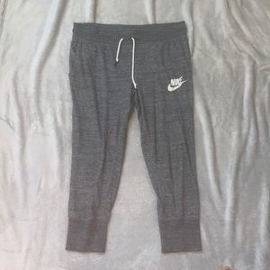 nike joggers (capri)